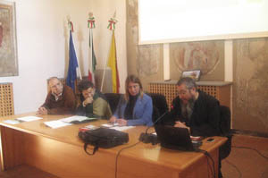 Un momento della conferenza; da sinistra Salvatore Di Mauro, Gino Sanfilippo, Marisa Mazzaglia e padre Vittorio Rizzone
