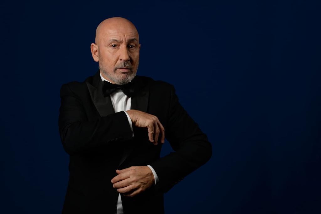 Ma Non Doveva Andare Tutto Bene Il Comico Maurizio Battista In Scena Il 25 Agosto A Zafferana Etnea Etnalife